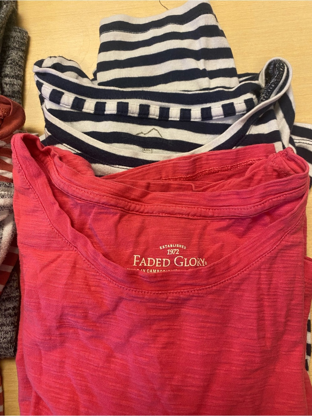 Lot of 5 Long Sleeved T-shirts, XXL. - Picture 3 of 3
